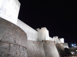 Dubrovnik antiche mura di sera