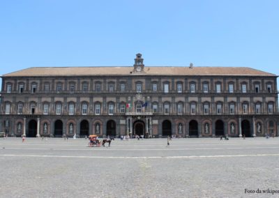 Palazzo reale di Napoli facciata