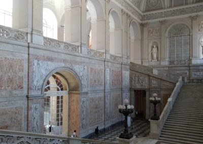 Palazzo-reale-di-Napoli-scalone-donore