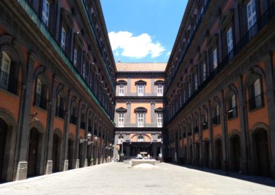 Palazzo reale di Napoli cortile delle carrozze