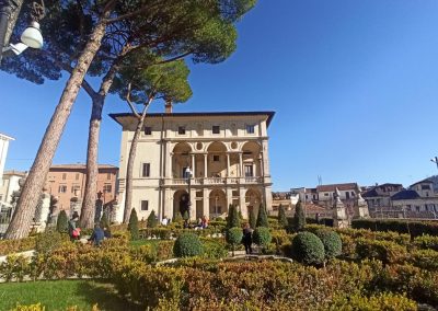 Palazzo Vicentini e Giardini del Vignola